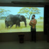 KarlBilder smart projektori varv lahikuva short throw valge projektoriga seinale naidispilt